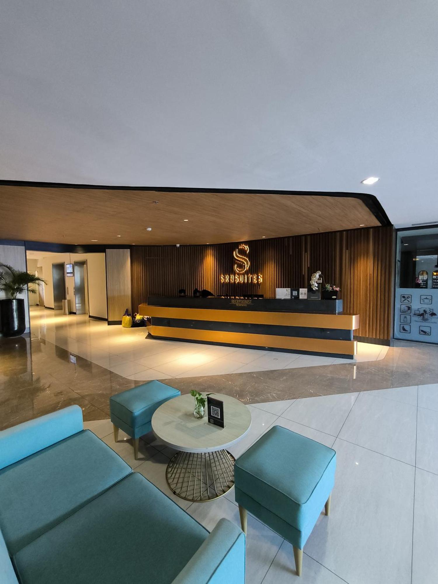 Skysuites Residence Surabaya Exterior photo