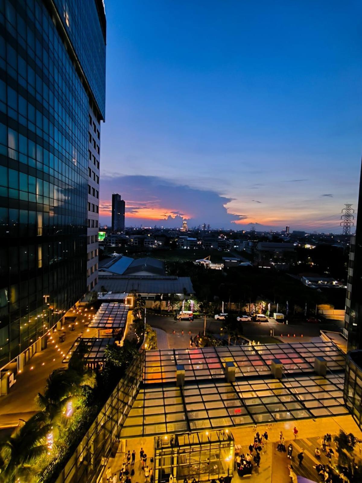 Skysuites Residence Surabaya Exterior photo